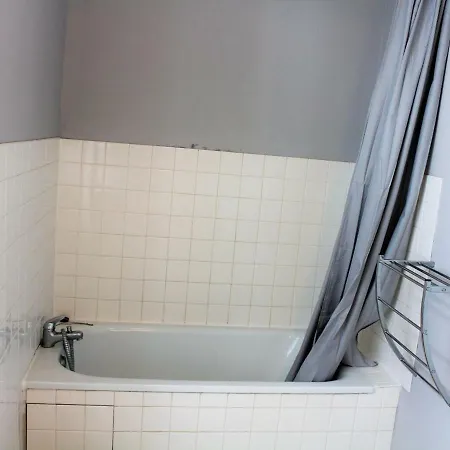 Hébergement de vacances Brouchaud, 3 Pièces, 6 Personnes - Fr-1-616-56