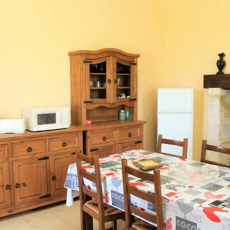 Hébergement de vacances Brouchaud, 3 Pièces, 6 Personnes - Fr-1-616-56 *